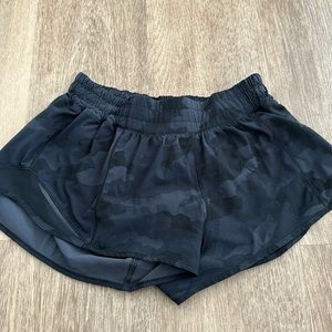 Lululemon 4” hottie hot short size 6 gently used